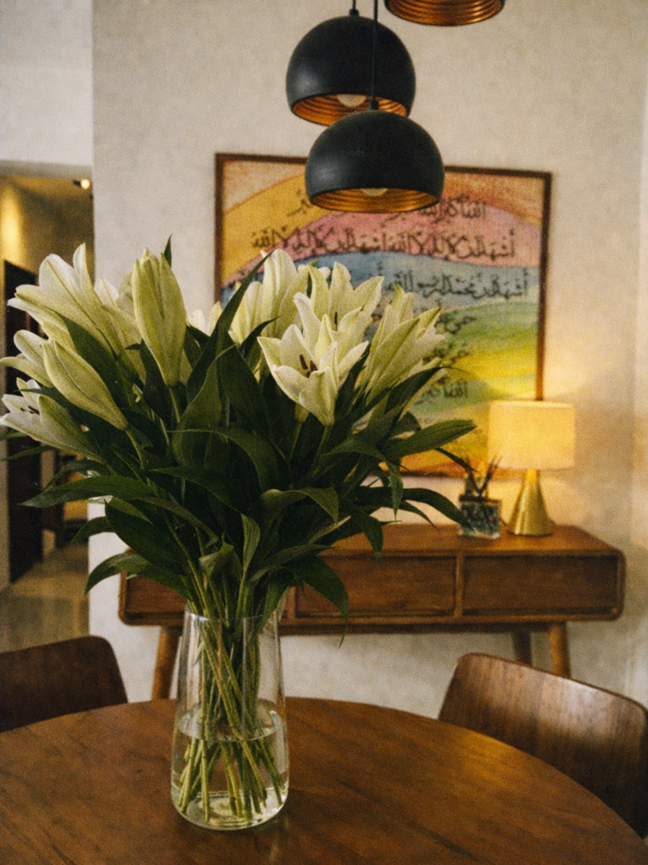       
  
    As always, I arrive to an impeccably tidy house. Fresh flowers stood neatly in a vase on the dining table.  A young couple had asked to view the house at 4pm. (Let’s call them J and K.) They arrived visibly excited, carrying a large pla