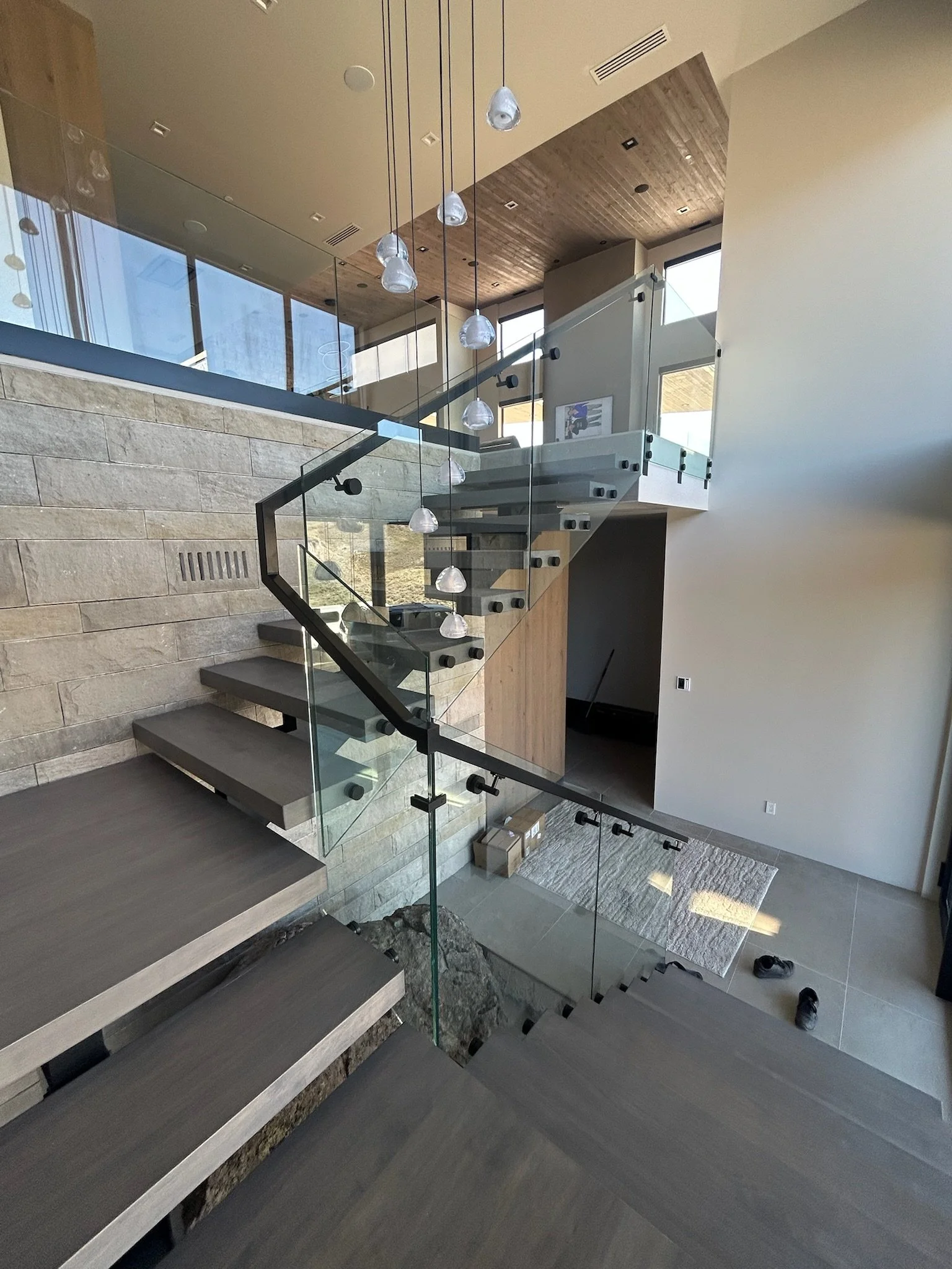 Cantilevered/Frameless Glass