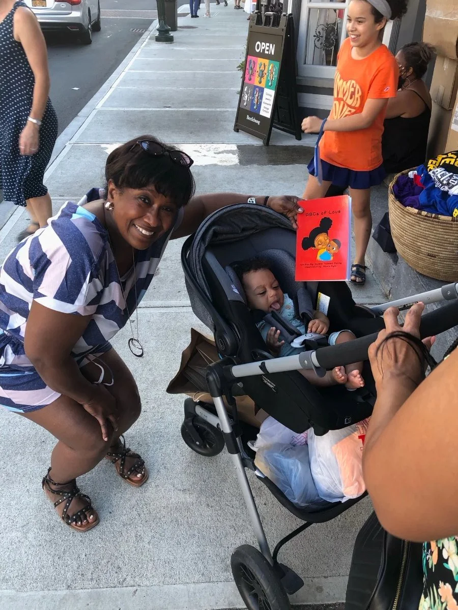 daphne-tillman-perry-with-a-young-reader.jpg
