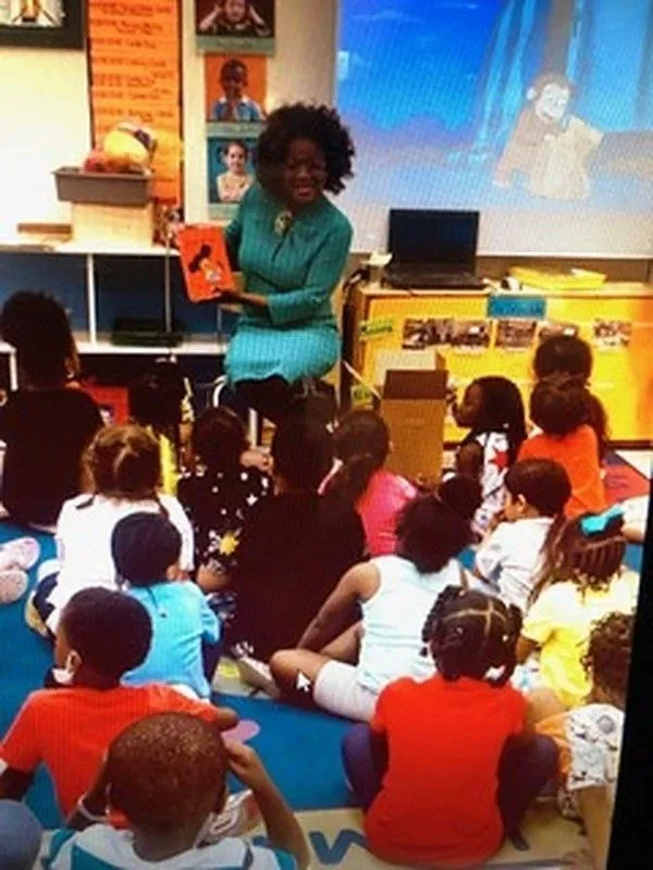 daphne-tillman-perry-storytime-with-students.jpg