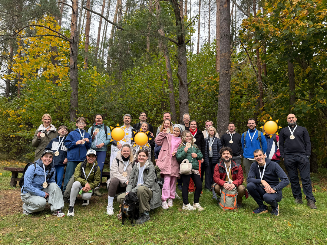GROUP PICTURE HIKE.png