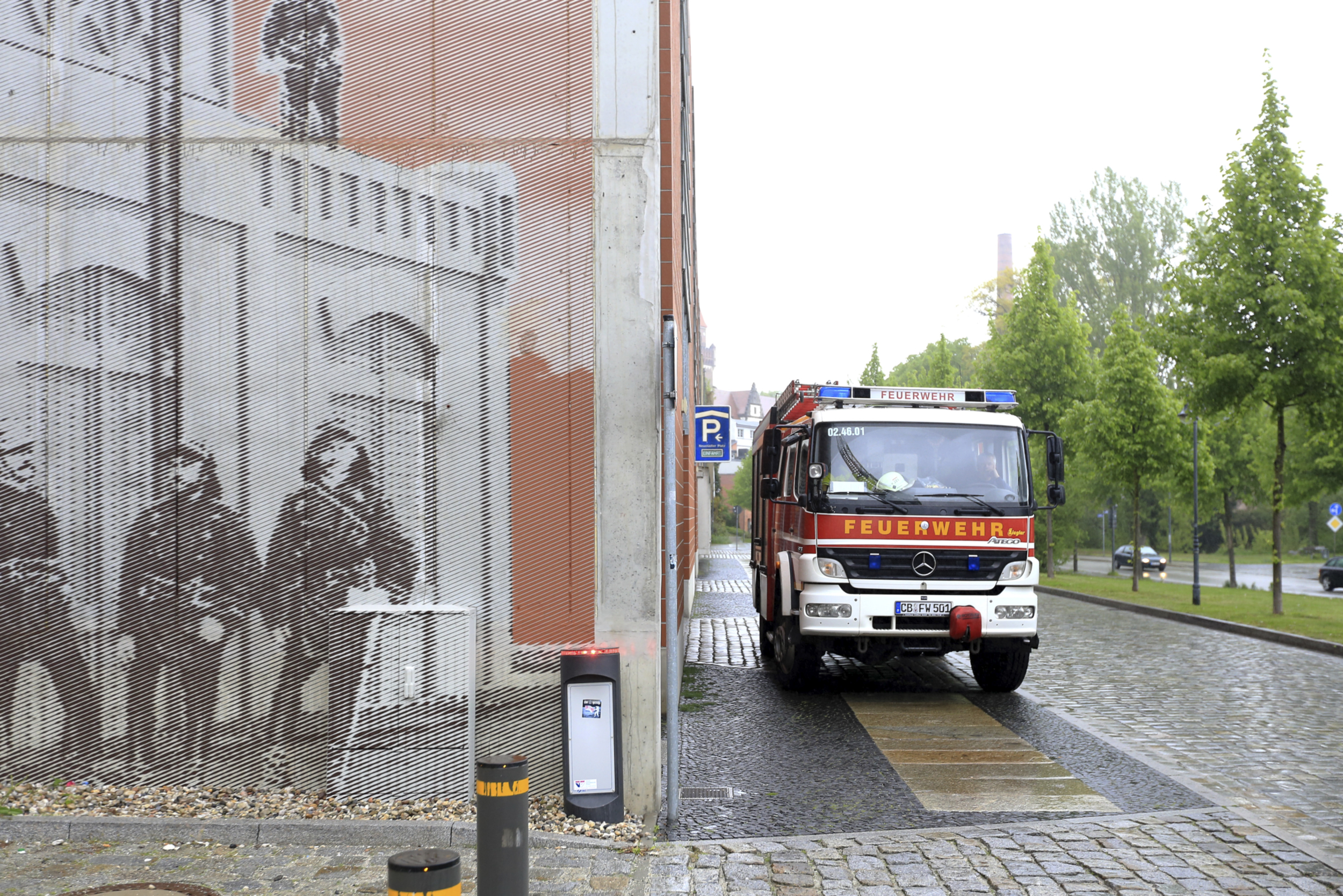 Wandmalerei-Rasterbild-Cottbus-Rot-Linien-historisch.jpg