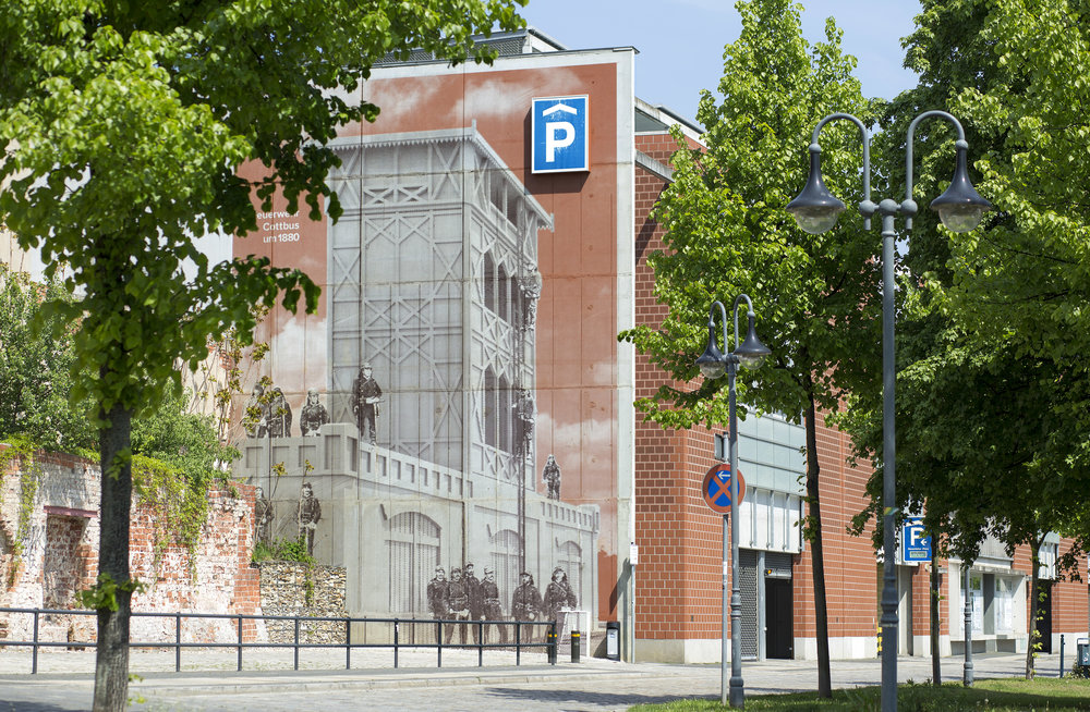 Wand-Malerei-Cottbus-Parkhaus-Giebel-rot-foto-Feuerwehr.jpg