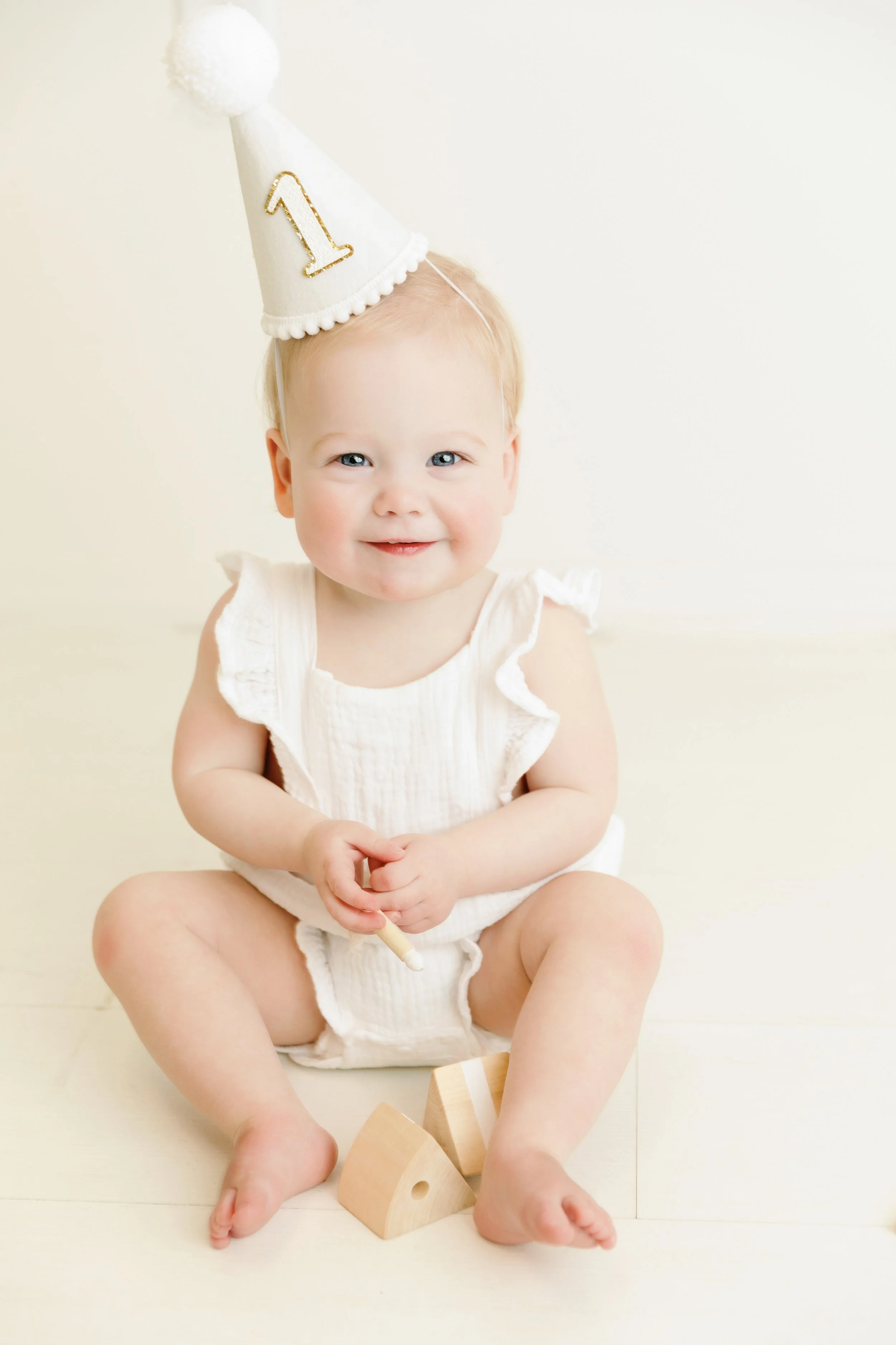 Simple White Cake Smash Session