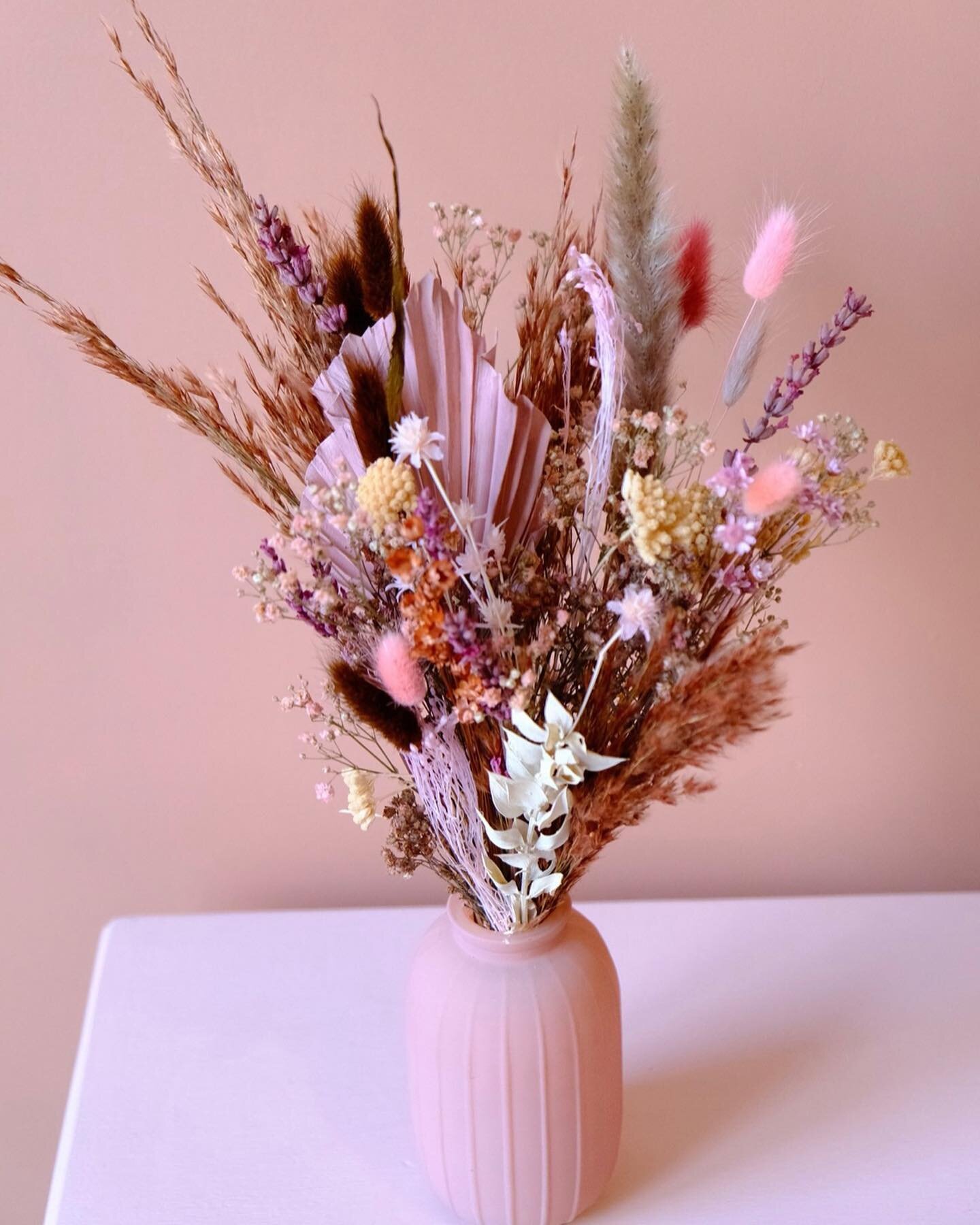 🌸FLEURS S&Eacute;CH&Eacute;ES 💗 

Nouveaux bouquets s&eacute;ch&eacute;s en ligne sur l&rsquo;eshop. 

🧡💗🌸🧡💕

Pour pimper votre int&eacute;rieur il y en a pour tous les go&ucirc;ts, du peps, de l&rsquo;acidul&eacute;, de la douceur, du terraco