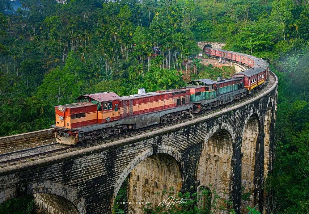 Famous-train-bridge-near-Ella-Sri-lanka