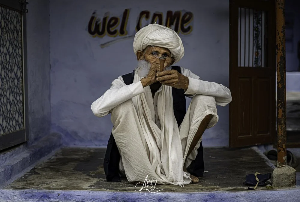 Man smoking Chilum Pachewar, Rajasthan, India