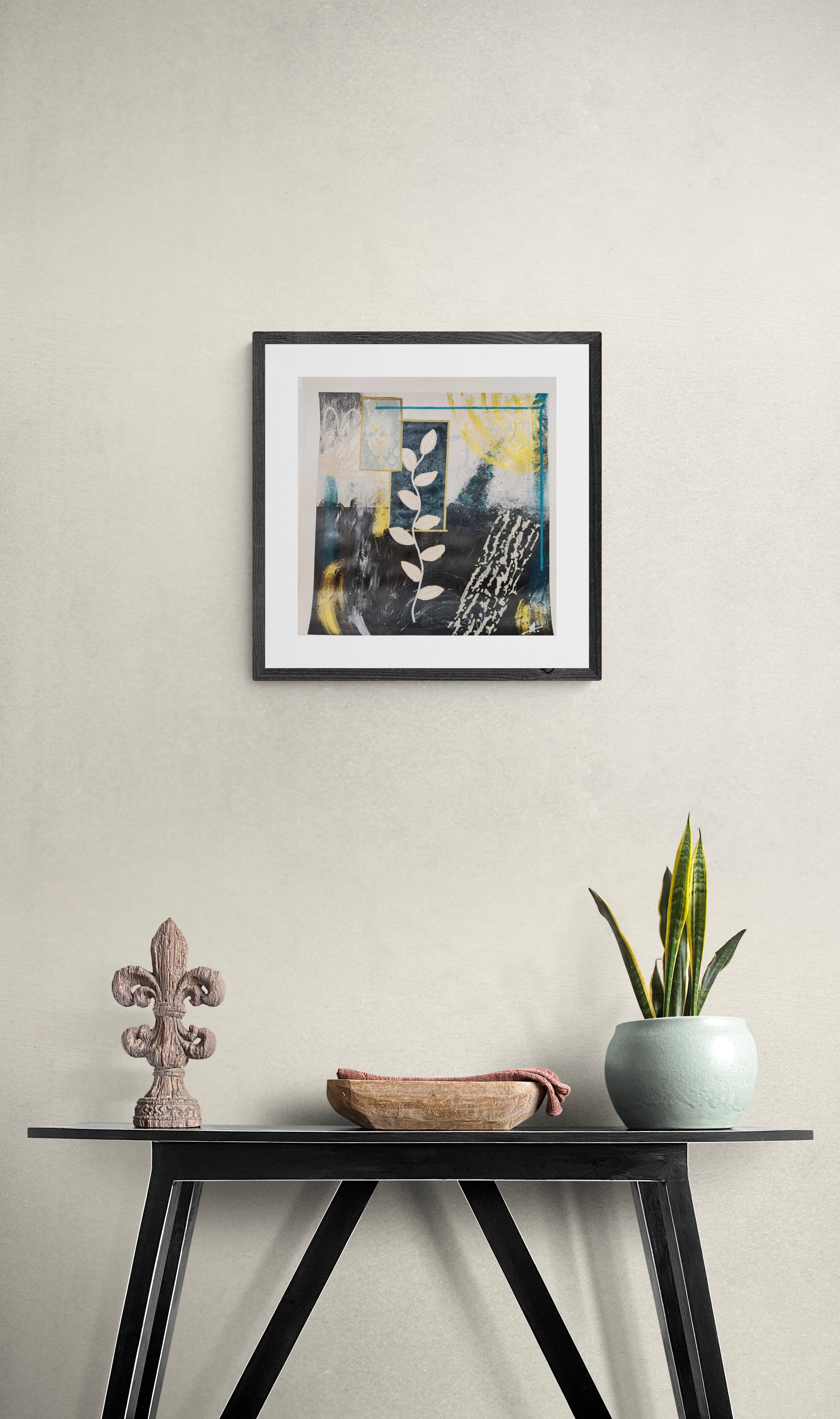 Hallway_Side_table_with_plant_and_ornaments.jpg