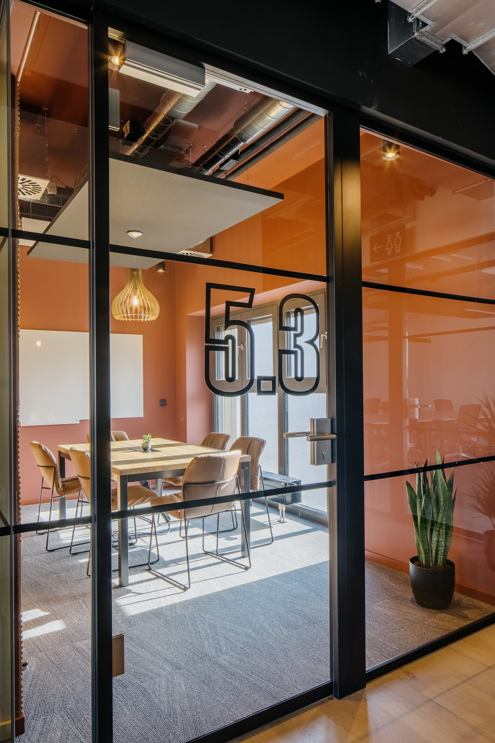 Techspace-eiswerk-coworking-berlin-interior-HEJM--18.jpg