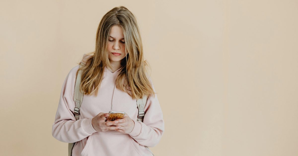 How to Stay Warm and Stylish Outside of School This Winter