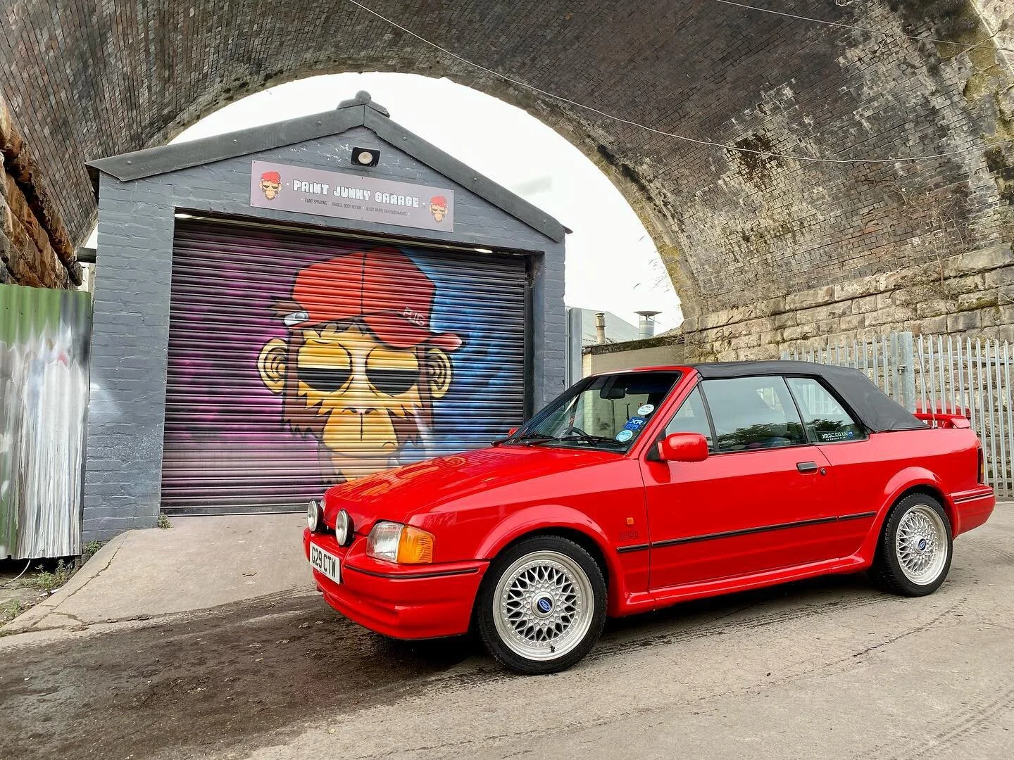 Same XR3i from our last post, now fitted with genuine RS Turbo side skirts and wheel arches. The stuff of pure dreams when we were kids 😂 #paintjunkygarage #xr3i #escortrsturbo