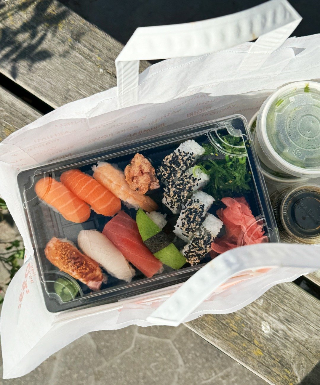 TAKE GIMME SUSHI AWAY🥡🥢🍣 Best&auml;ll Gimme Sushi f&ouml;r avh&auml;mtning smidigt via v&aring;r hemsida: www.gimmesushi.se.

VI FINNS H&Auml;R:
📍CITY Storgatan 48
📍VALLA Majgatan 6
📍ICA MAXI V&auml;stra Svedengatan 12

#gimmesushi #sushi #sash