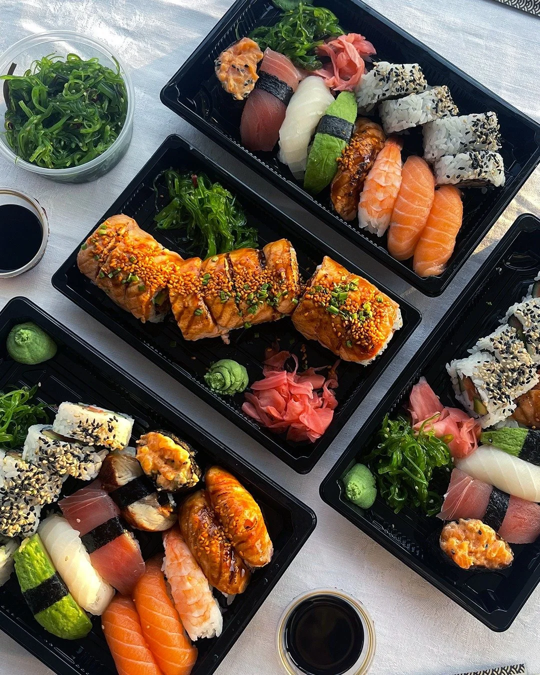 Har ni listat ut vad det blir f&ouml;r fredagsmiddag &auml;nnu?  Om inte s&aring; har vi svaret - GIMME SUSHI 🍣😍🙌 Du kan redan nu f&ouml;rbest&auml;lla din sushi och h&auml;mta upp vid &ouml;nskad tid - bes&ouml;k d&aring; www.gimmesushi.se och be