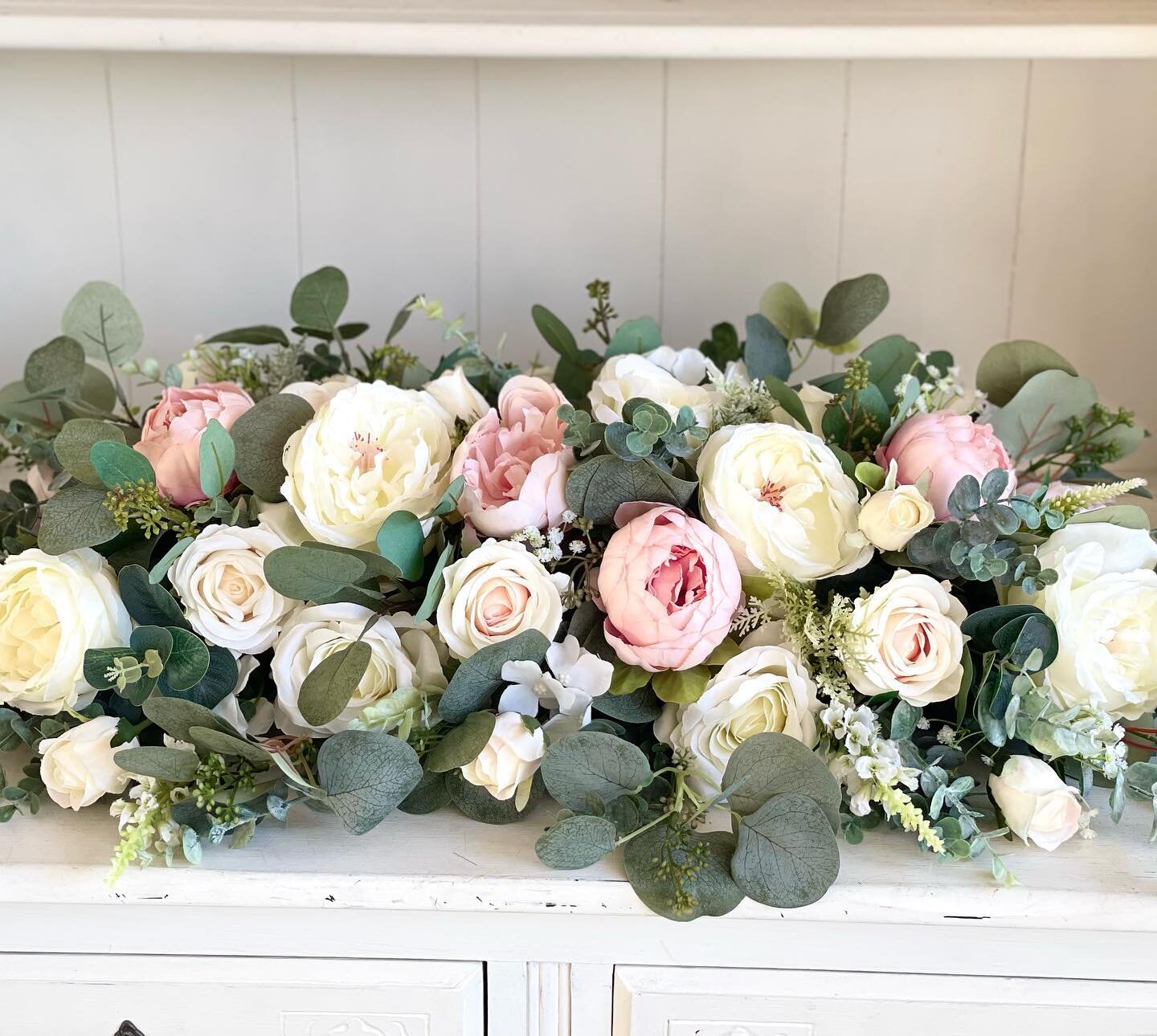 Beautiful ivory and blush pink ceremony table arrangement filled with roses and peonies #weddingflowers #weddingceremonyflowers #ceremonydecor