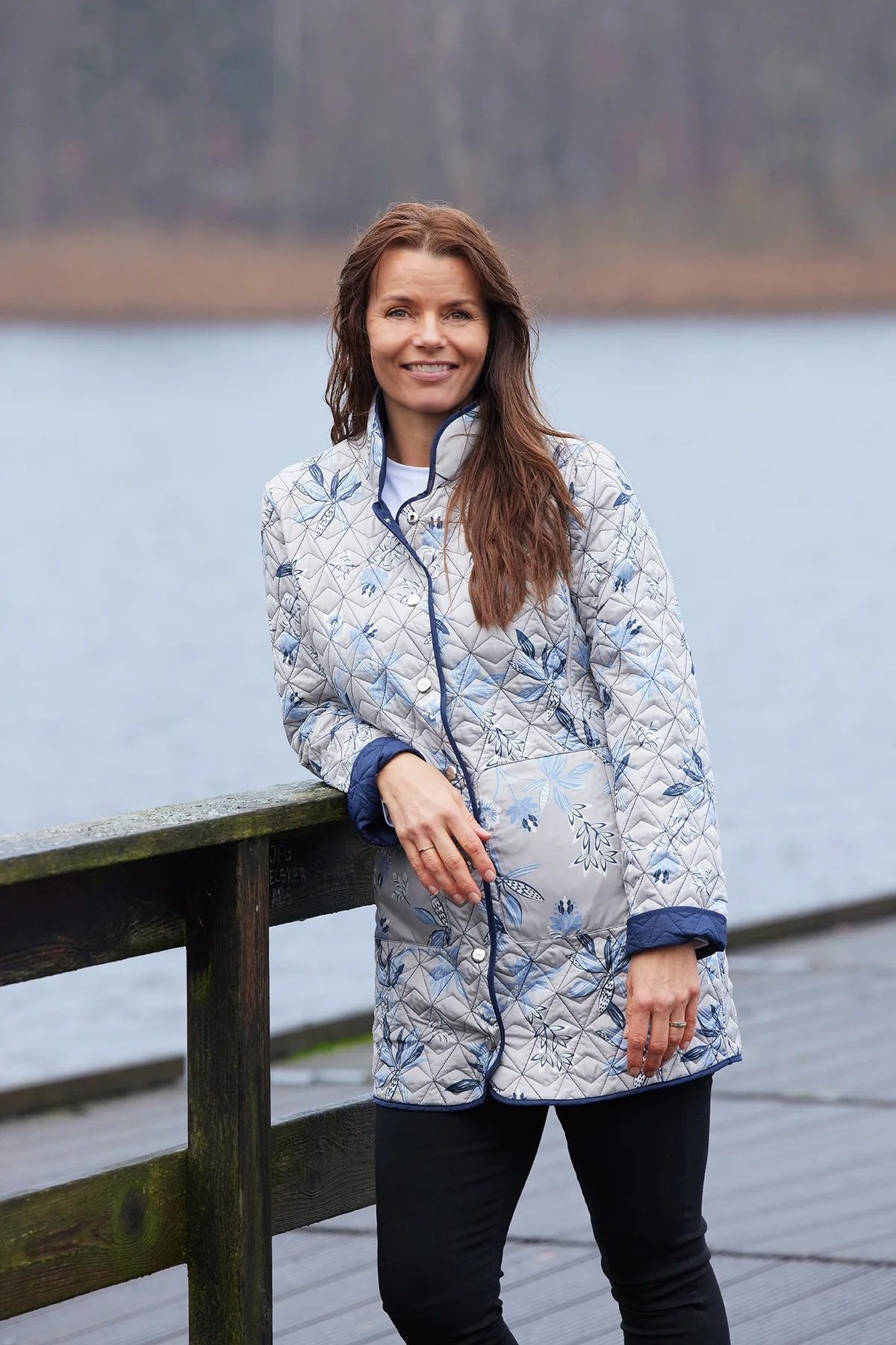 Gyda-Downfree-Step_Reversible-9023-117-08_Navy-1_1800x1800.jpeg