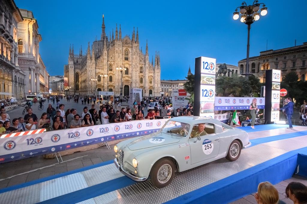 Leaving Milano's Piazza del Duomo, as evening comes on the night before the finish