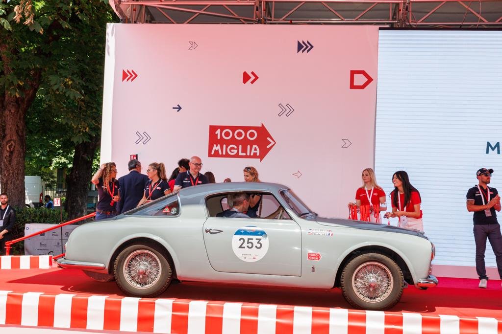 Arrival in Brescia, crossing the finish line/ramp