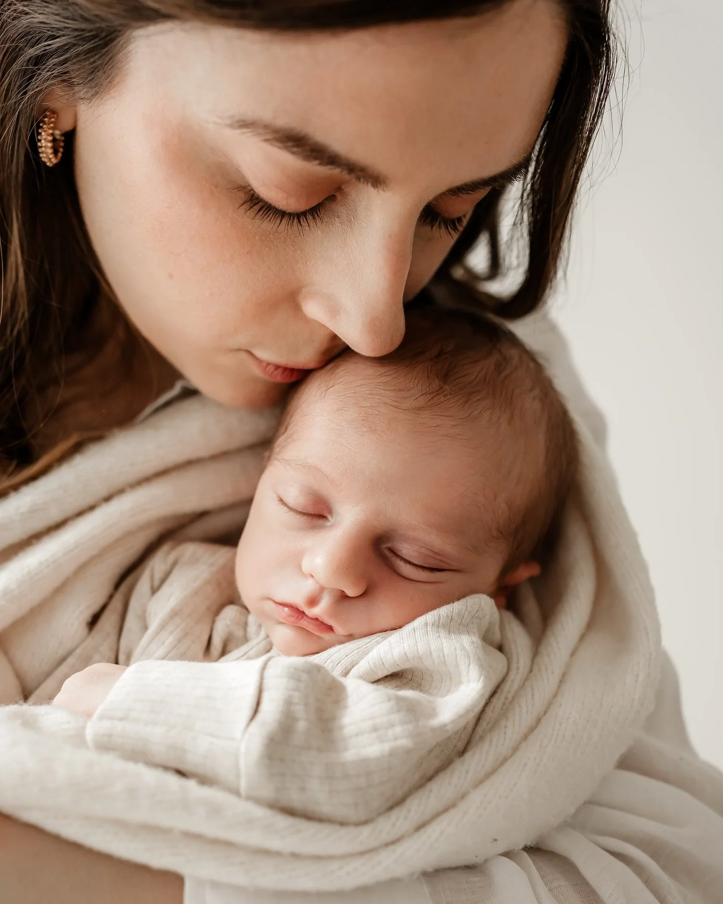 Sweet Little Jude in my studio 🤎🤍

Every tiny detail, every gentle touch and the purest love, to be looked back on and transported to those moments of new beginnings. Forever treasured. 

#newborn #newmum #newmumleicestershire #leicesterphotographe