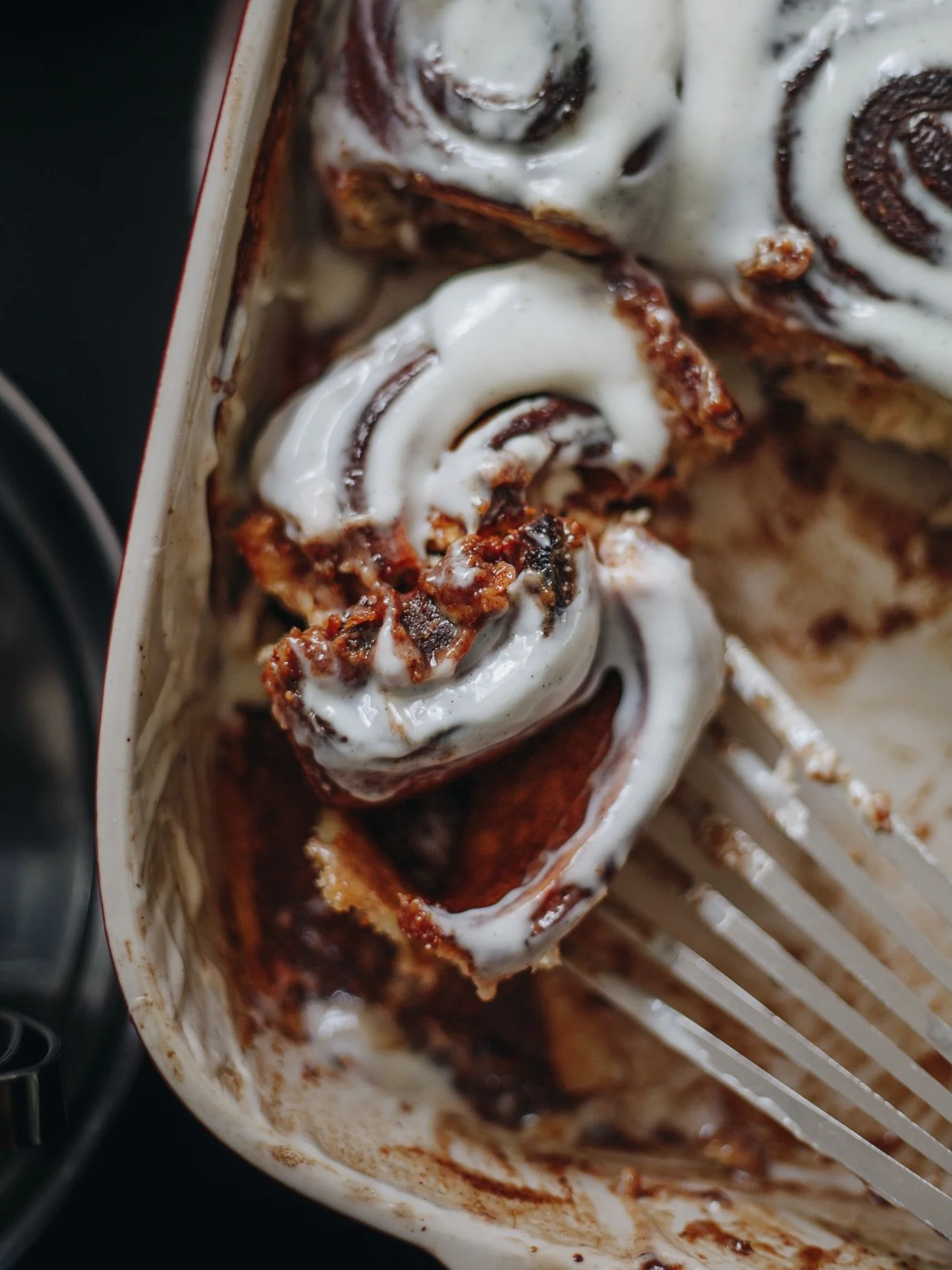 Back to home-baking A.K.A my favourite kind of baking. Since I got back home, I mostly baked bread. I revived my sourdough starter and I baked all kinds of bread for my family. I added a new rye option to my rotation. This one is much easier to make 