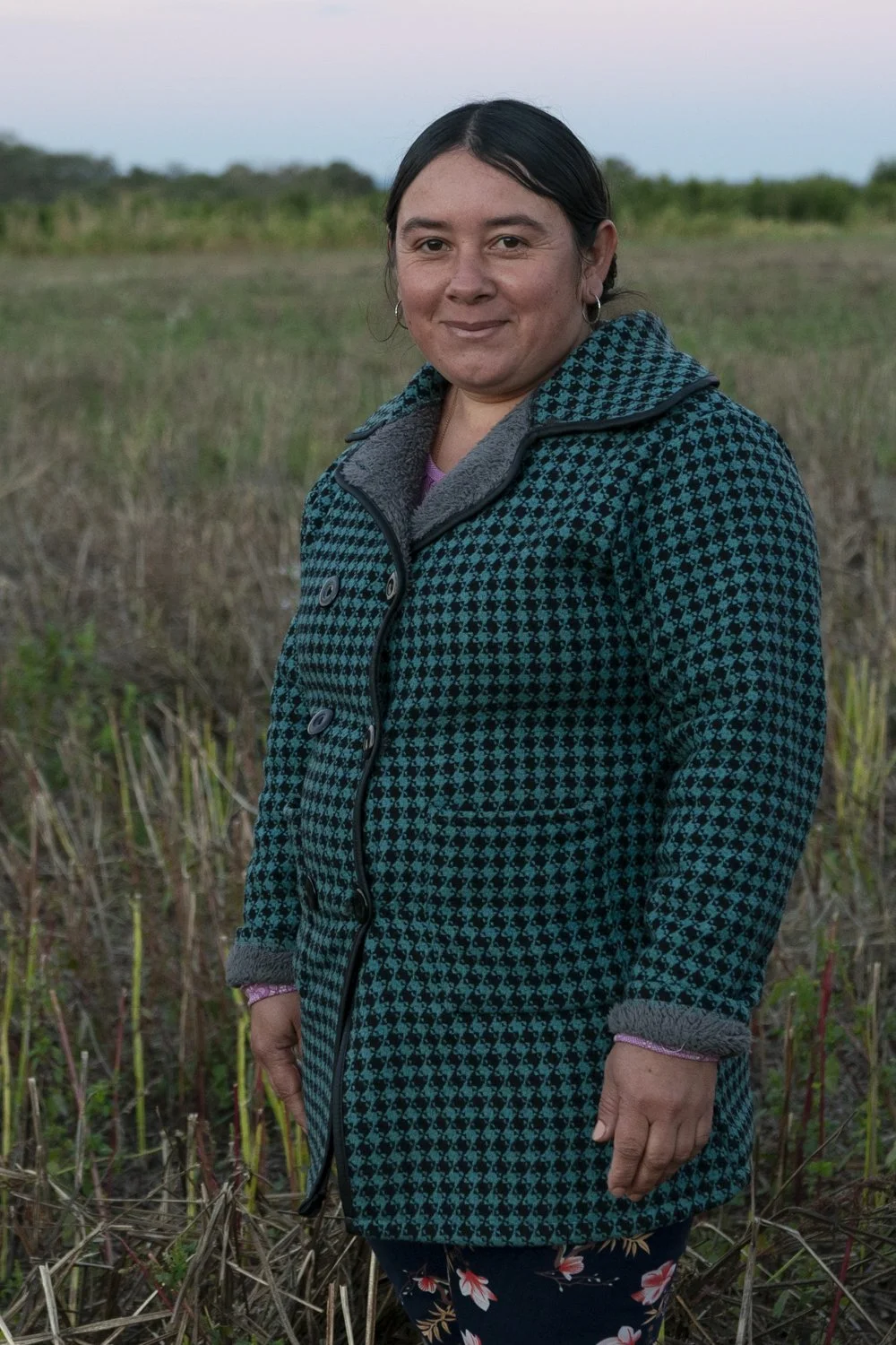 (Castellano abajo) Mabel Sánchez is president of Oñondive, a women's committee that is undertaking a project to cultivate poha ñana - medicinal plants in the Guarani language. The goal is to export these plants and use them to make their own products