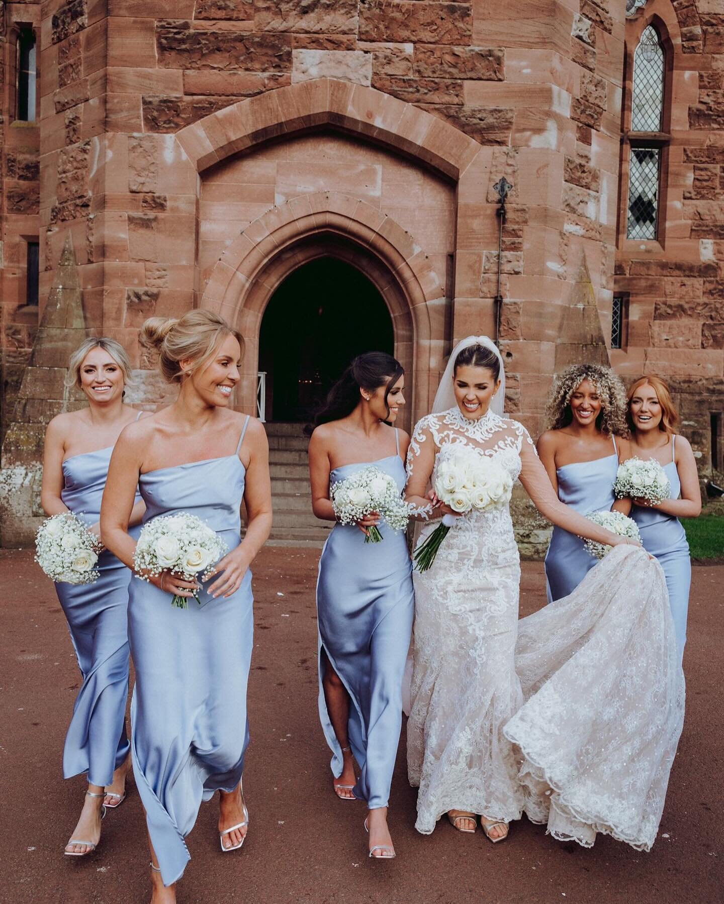 A Bride &amp; her besties looking absolutely incredible! 

Would also love to know the joke on slide 3 😂

📸 @dominiclula_photography 
@martalula_makeupartist 
@peckfortoncastle 
@gbweddingfilms 
@florianni_official 
@ianlloydeventsltd