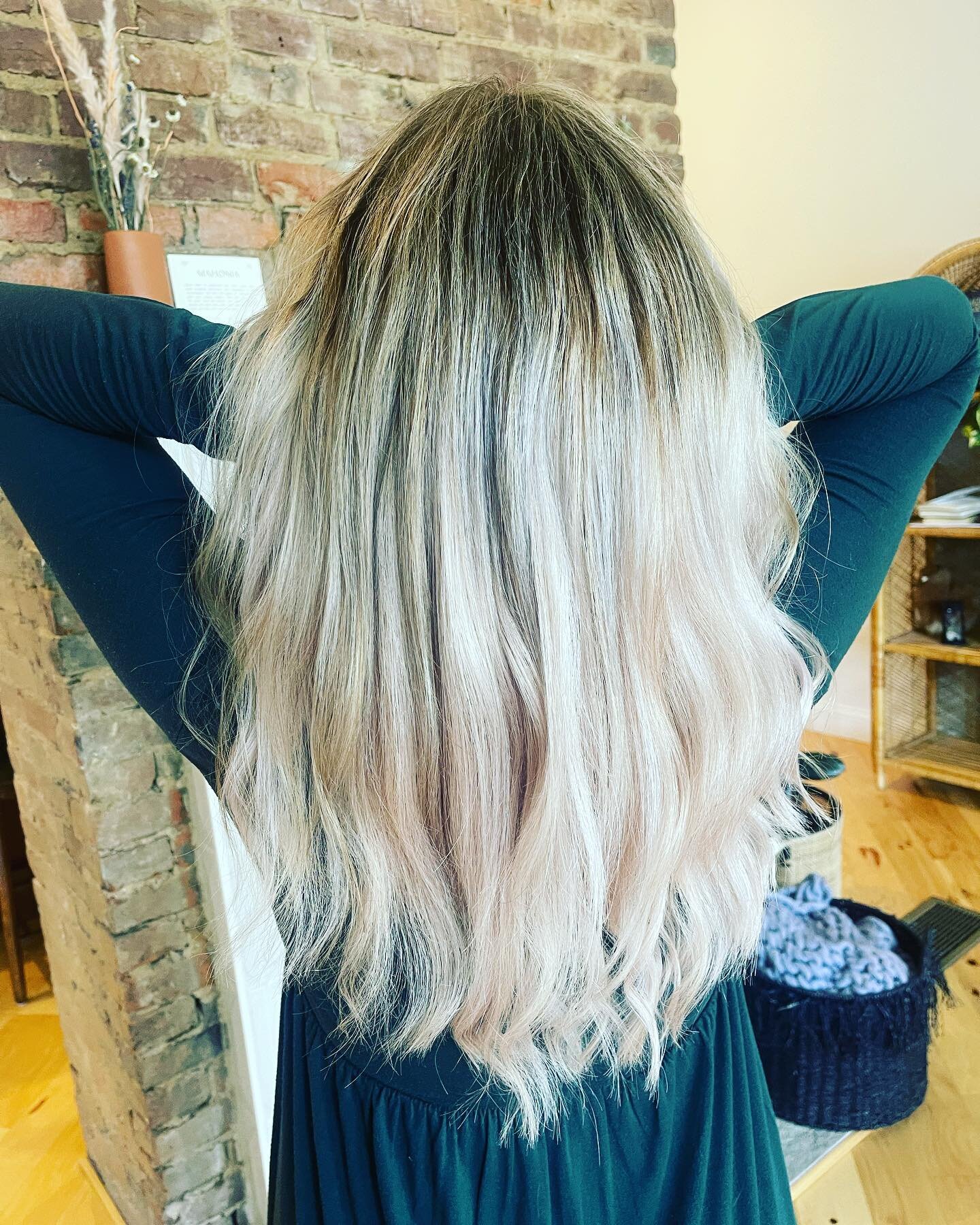 Partial highlights/toner and extensions cut and blend for a flawless transition ! You look beautiful Hilary Cooper! 🥰😉 @sportsmom43