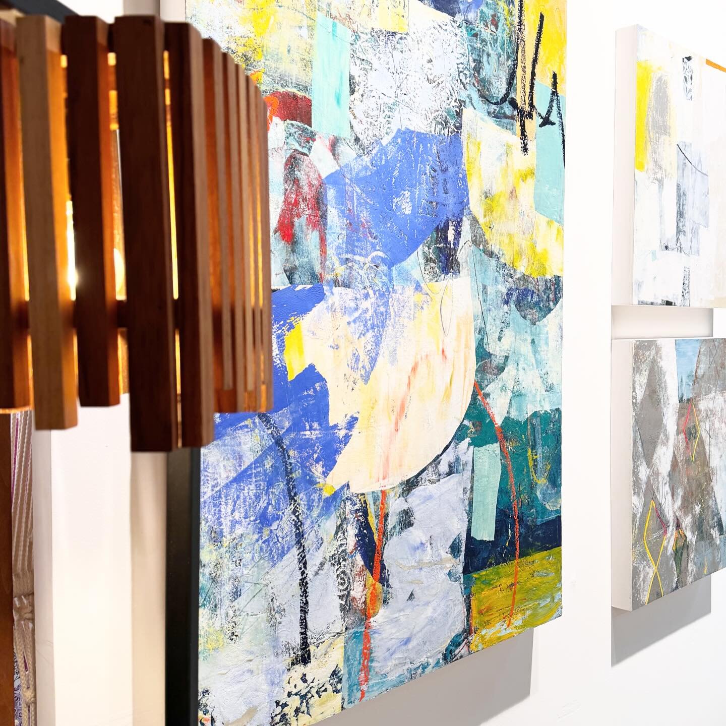 Ever wonder how a piece of art will look in your home? Visit our pop-up at Oystera and experience new artwork set amongst Made in Mexico and Baja furnishings to help you decide! And just a reminder, join us on Friday (tomorrow May 10) for a special s