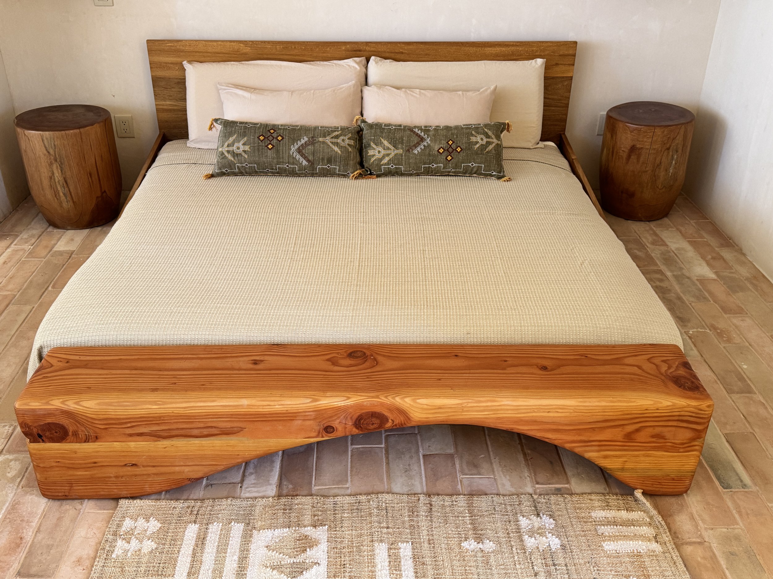 The Minimalist King & Dougie Bench