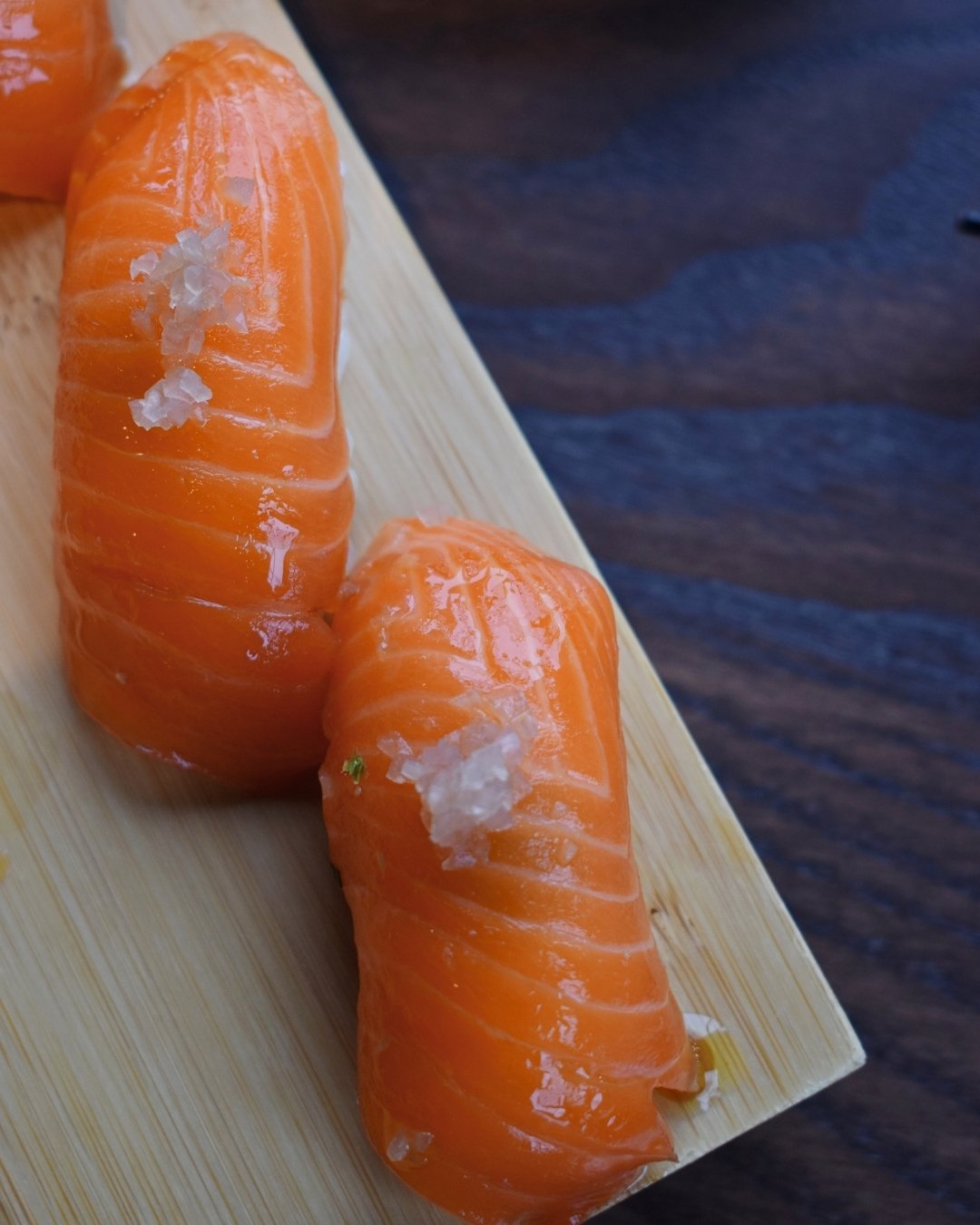Nigiri that never disappoints - Smoked Steelhead Trout😍 Lightly cold smoked in-house with applewood, fresh wasabi, brushed with our signature soy sauce blend, and garnished with pickled shallots. A flavor masterpiece! Click the link in our bio and m