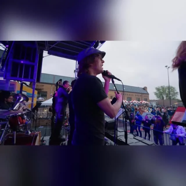 Our vocalist @cass30x bringing the heat on this classic @themarsvolta tune
.
.
.
#heavymetalbrassband #heavymetal #trombone #trumpet #saxophone