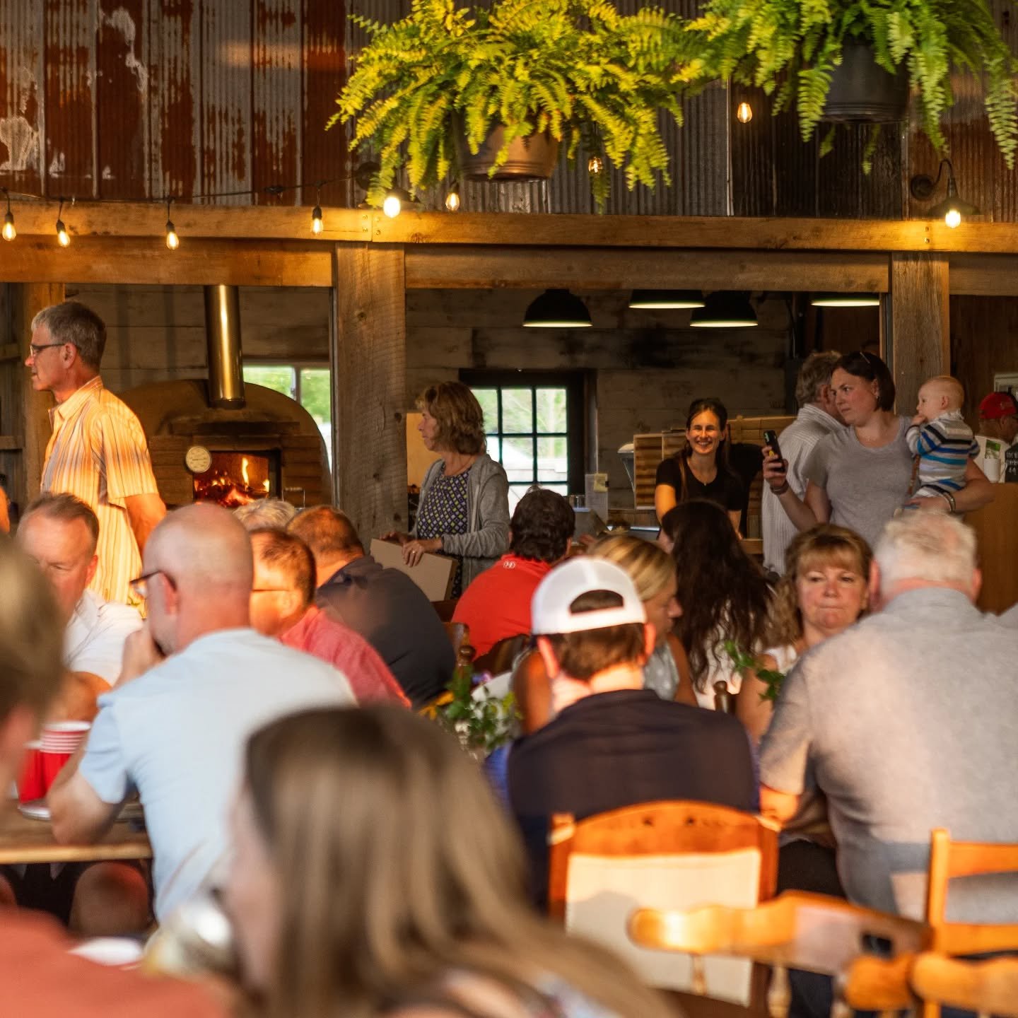 LONG WEEKEND EATS 🍁☀️🍕

Bring the whole gang along and kick off your long weekend with pizza here at Grassroots Woodfired Pizza! 

It's too hot to cook anyways, so cool off with a cold beverage from our bar, play some lawn games and enjoy some wood