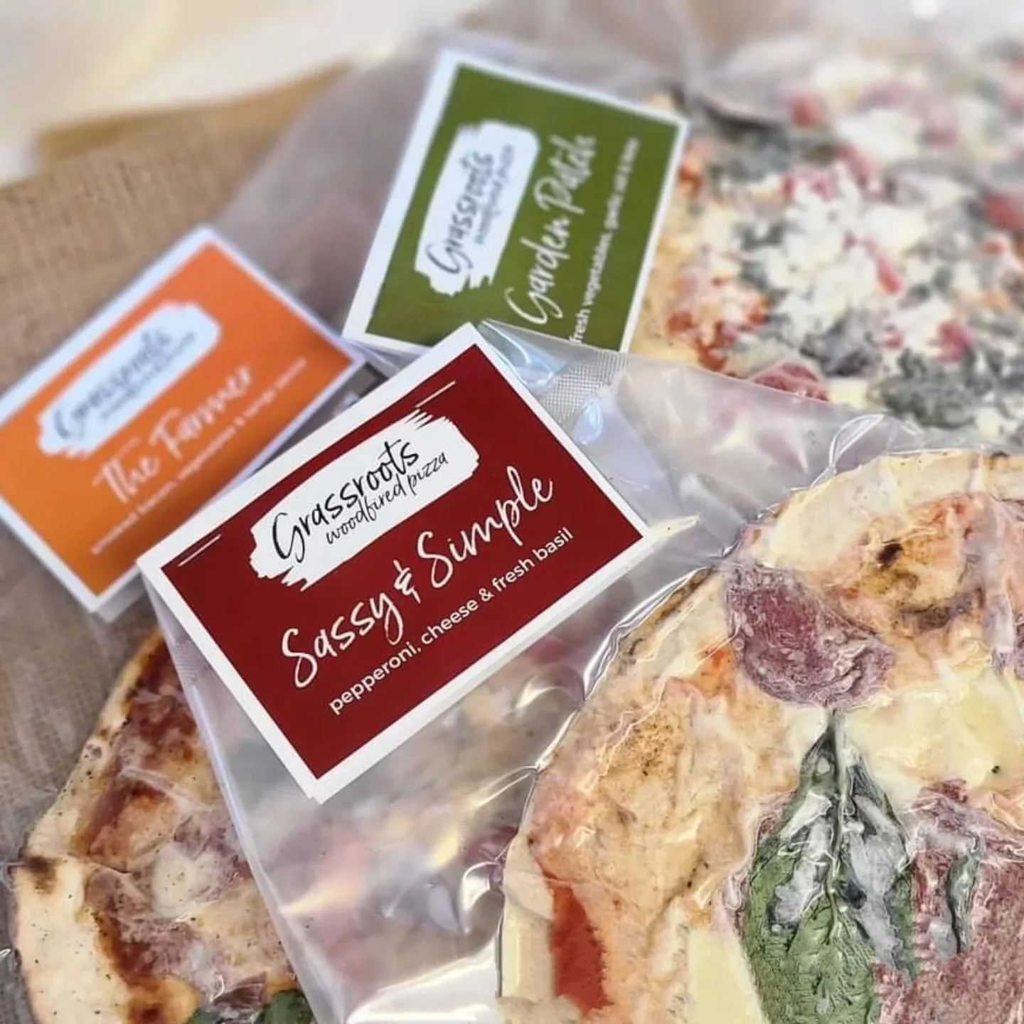 FIELD TO FIRE TO FREEZER 🌿🔥❄️

Between hockey practice, dance lessons, work, renovations (like us!) and whatever else life throws at us, life is busy! 

Our frozen wood fired pizzas are a family favorite and cook up quickly in your home oven to hel