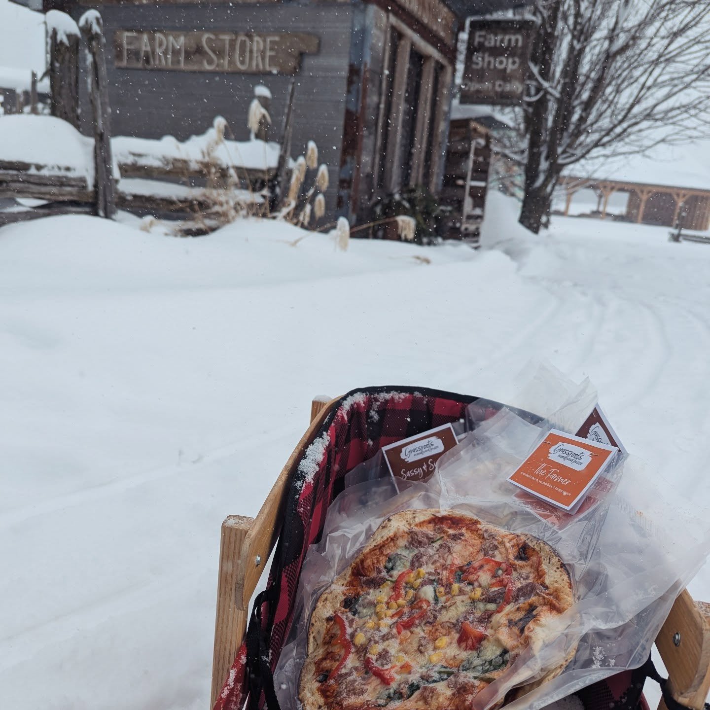 THE PERFECT POST-SLEDDING MEAL ❄️🍕🌲

Our frozen wood fired pizzas are the perfect, crowd-pleasing, family meal! With three unique flavours to enjoy, there is truly something for every one! 

Preheat your home oven as soon as you get in from your sn