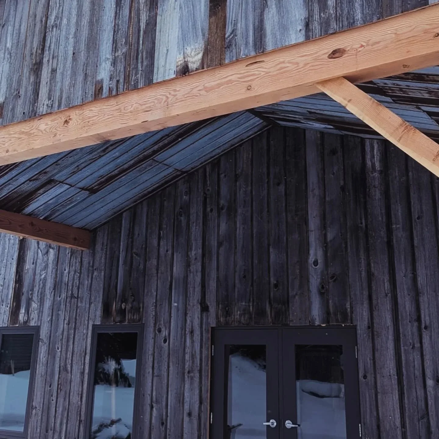PIZZERIA SNEAK PEEK ⚒️🍕👀

As construction begins to wrap up inside our new pizzeria space, work on the outside continues! 

Our new entrance features the original barn board from our old space and rusty steel from our barn, alongside new barn board