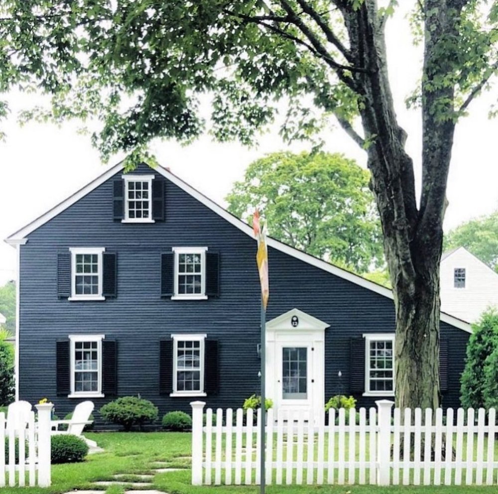 A Kennebunkport bungalow house via @houses.of.new.england