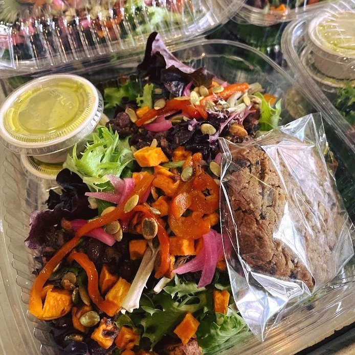 🥪🌿 Lunch made easy. Fresh, local, and ready when you are &mdash; order your Farm to Fork box lunches online today!

farmtoforkfood.com/box-lunches