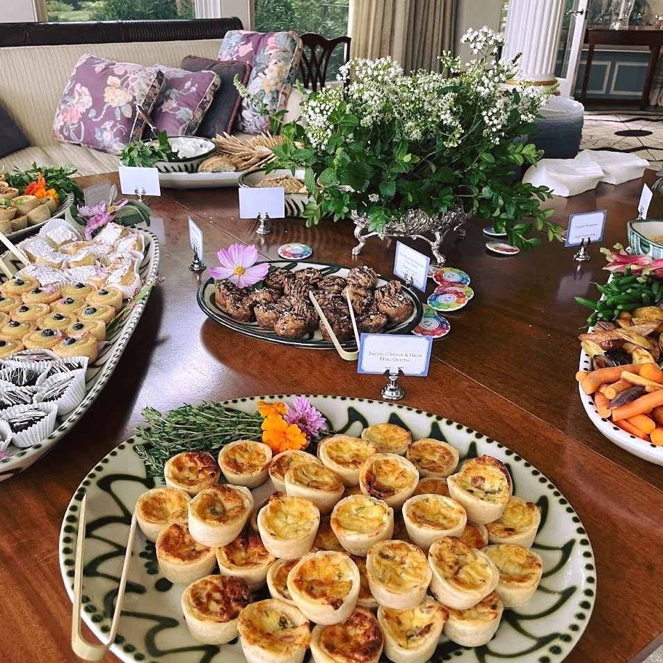 🍂 Falling for cocktail season ✨

A beautiful evening of fall flavors, local ingredients, and great company. Guests sipped and savored their way through country ham biscuits with pepper jelly, creamy pimento cheese and Benedictine dips, colorful crud