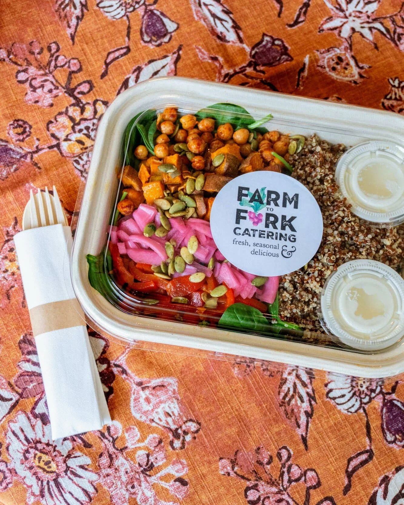 🍂 Fall flavors have arrived at Farm to Fork!

Our Fall Box Lunch Menu is here, featuring seasonal favorites like our Apple Harvest Salad, Signature Pimento Cheese with local apple, Sweet Potato Black Bean Wrap and more. Vegetarian, vegan and gluten-