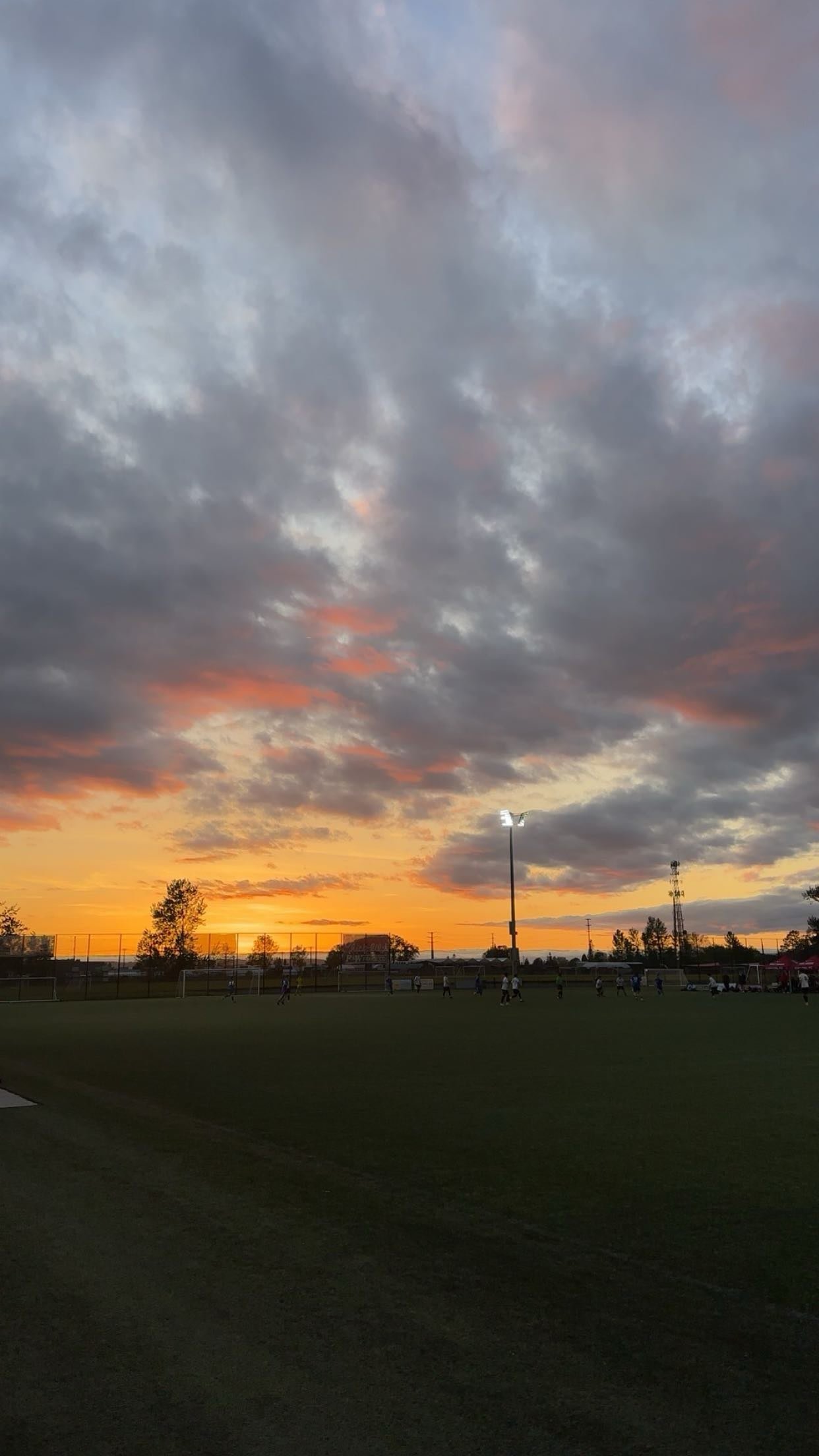 The last home goal for the @_capitalfc07boys was a memorable one 🙂‍↔️
Down 0-2, the boys rallied to complete a 3-2 comeback win over Eugene in their final match here at CFC!!!!
The @cfc_boysacademy now head to NorCo for the @ecnlboys Regi