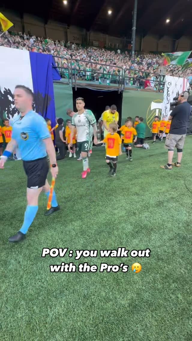 Hoping to follow in their footsteps 💭
Our 2017B Red and 2016B Grey Junior Academy squads got to walkout with the @timbersfc and @coloradorapids at last nights @mls match!
Such a fun experience for our boys to get to be on their field and dream of