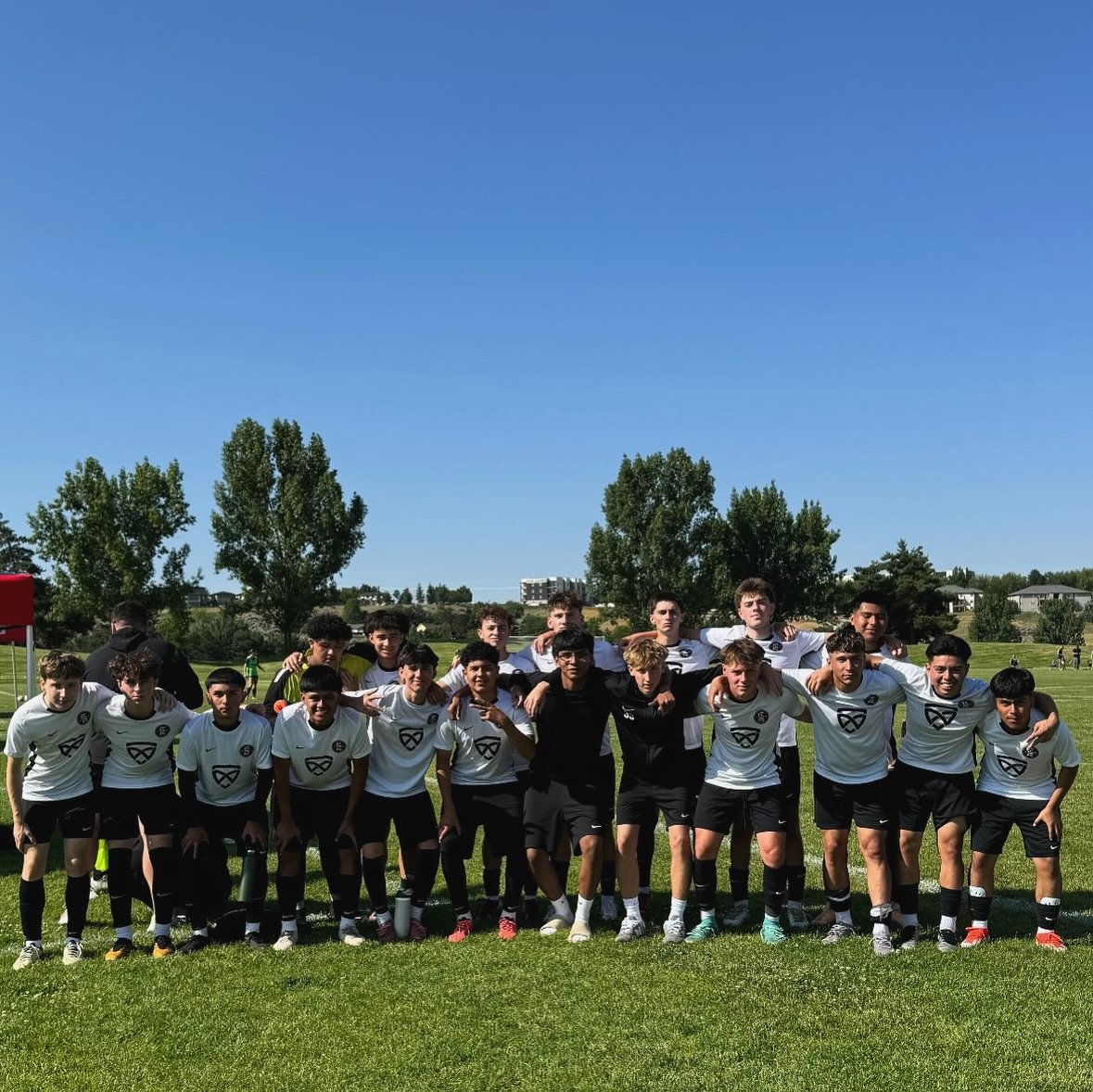 Let the games begin 🫡
The 2008B Black ECNL-RL have kicked off their Presidents Cup Regionals run in Idaho!
Game 1? 4-2 W 🤝
photo 1 by @oregonyouthsoccer
#somoscfc #winningculture #cfc #PresidentsCup #Regionals