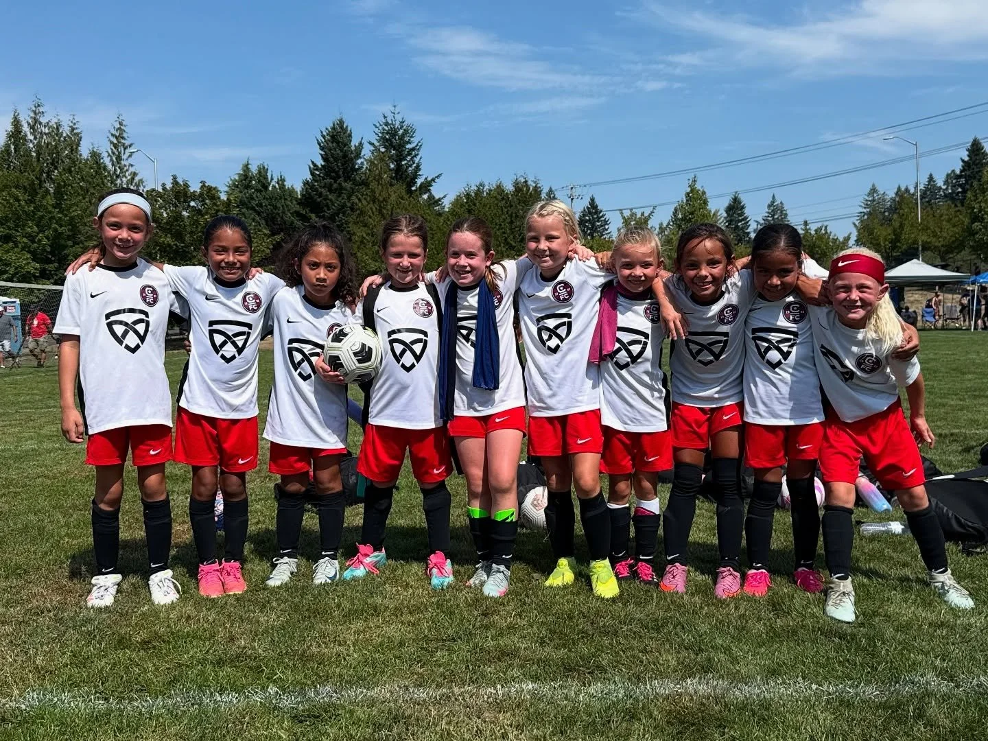 Fun in the sun continues at the Columbia Premier Summer Slam Tournament 💥
2018G Junior Academy are all smiles and cheers after this PK goal!
Best of luck to all Red and Grey JA teams who are in Vancouver, WA competing this weekend - stay cool 🆒