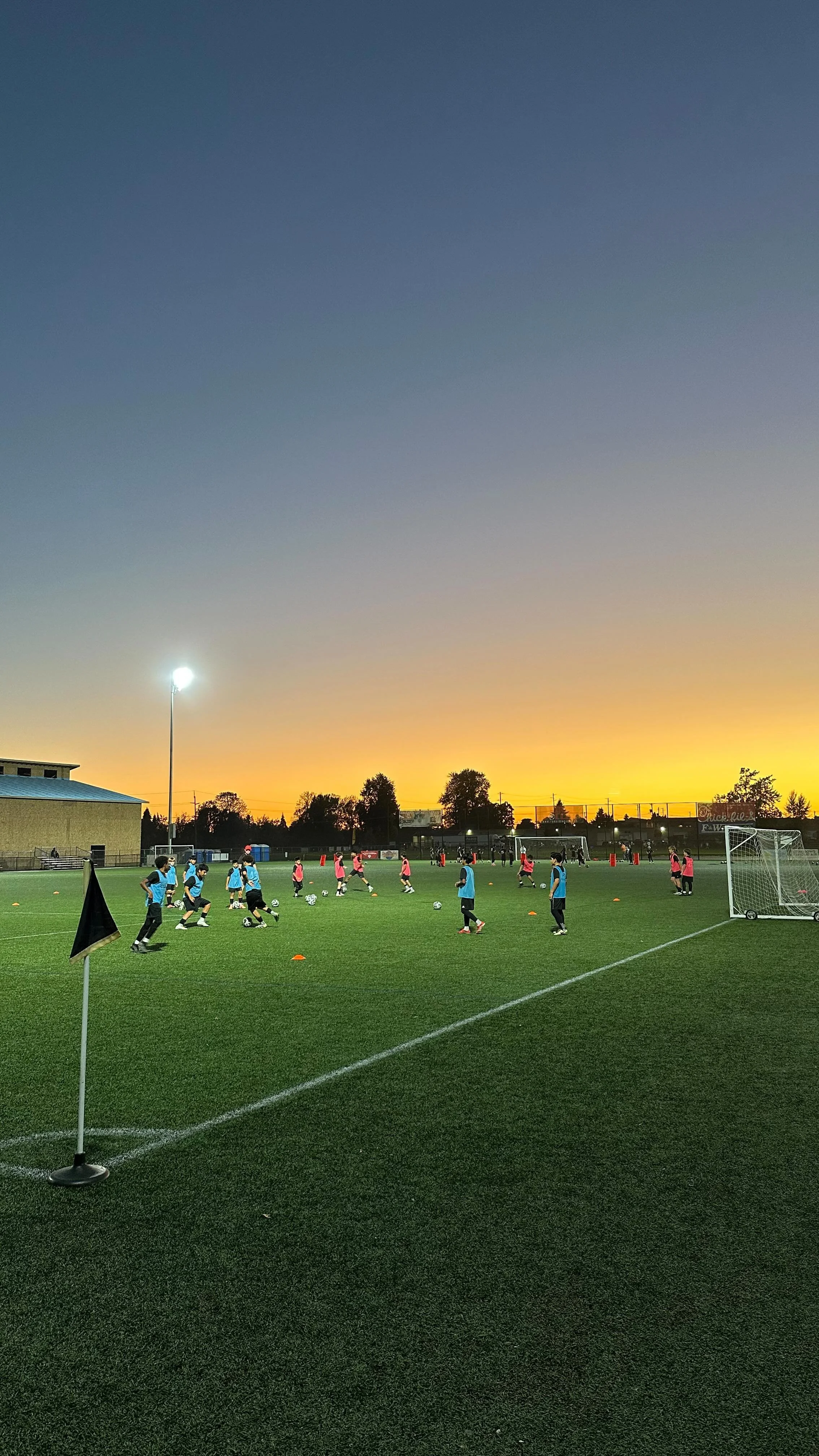 Every field full from 5PM to 9PM 🌅
Nothing beats Fall time at CFC! Checkout our upcoming programs and events at cfcsalem.com (link in bio).
#somoscfc #winningculture #cfc #pnw #fall #soccer #oregon #salem #salemor #salemoregon
