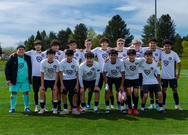 ONTO THE SEMIS 🙌

Congrats to the 2007/08B White squad on moving onto the OYSA Founders Cup Semifinals match kicking off this Saturday!

Vamos, @cfcb07_08 👏

photos by Chris Buckley

#somoscfc #winningculture #cfc #OYSA