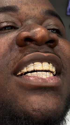 Gold chain showcase