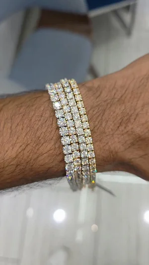 Luxury diamond bracelet showcase