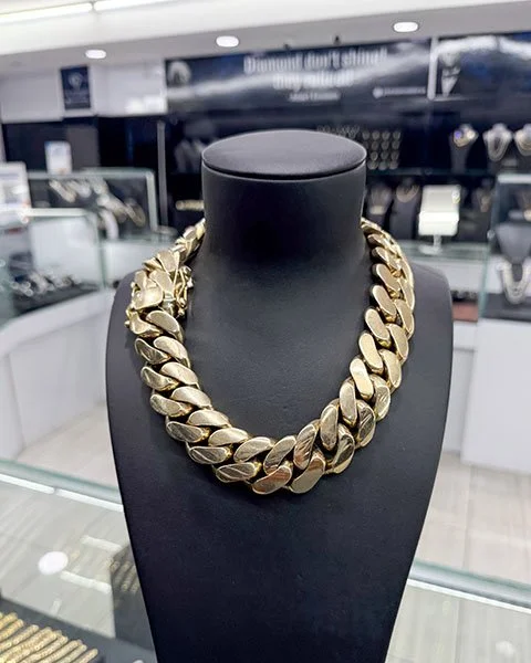 Heavy solid 10KT yellow gold Miami Cuban chain, 928.6 grams, 26.5mm wide and 21 inches long, at Gold N Diamonds Tampa