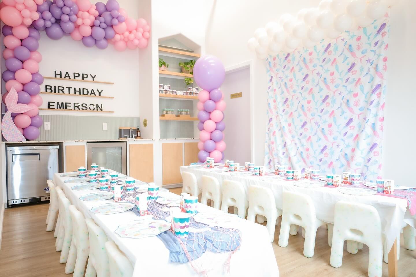 I love any project I get to do for @smalltownplaycafe and these themed party backdrops are no exception 🤩 nobody does a birthday party like they do, with themes like mermaid, safari, princess, trains, and more!👑🧜🏻&zwj;♀️🏎️🦁🚒🚂🚜