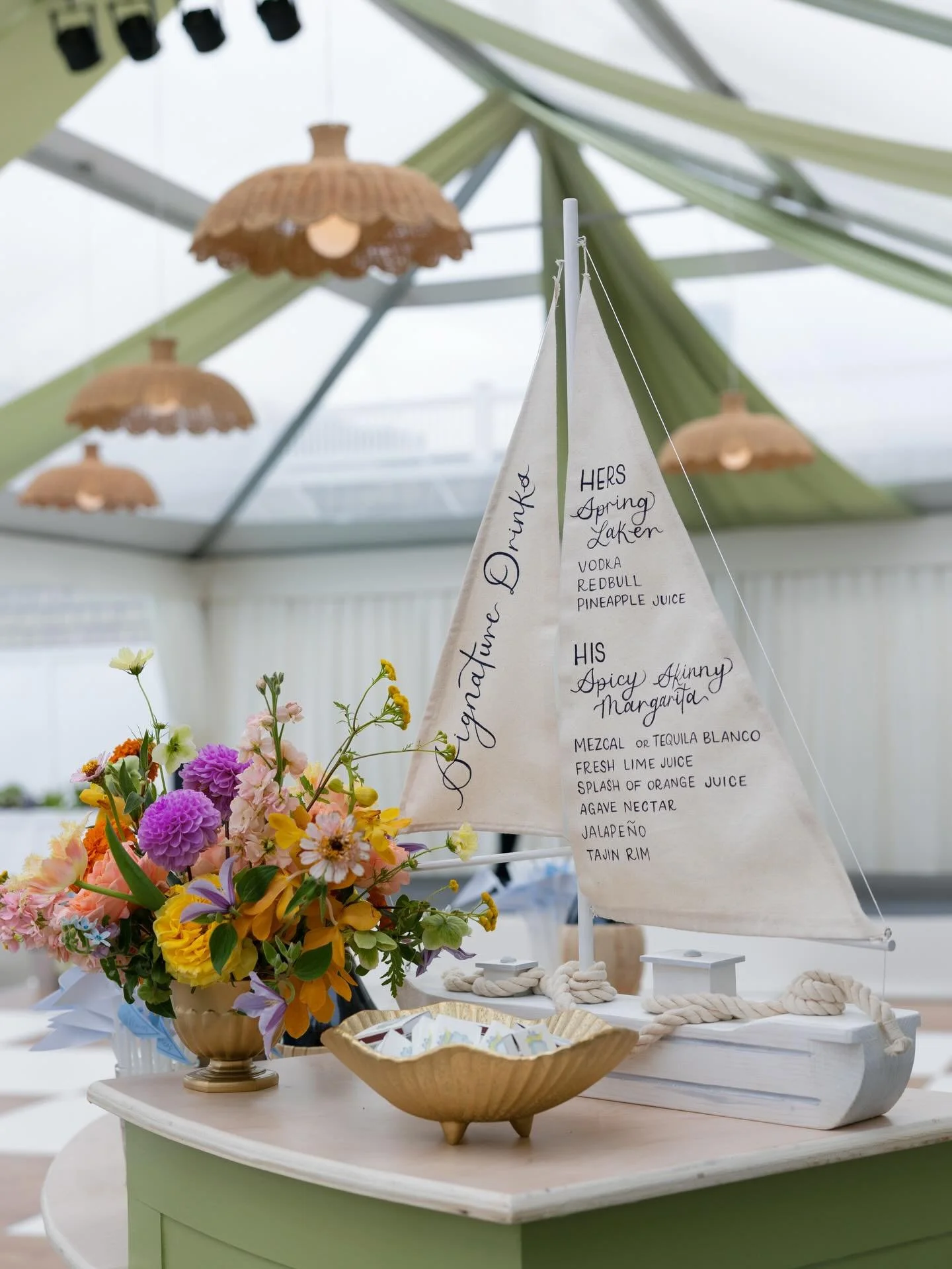 ✨THE BAR✨

Where your guests don&rsquo;t spend the most time but definitely frequent a visit throughout the night 😉 a show stopping bar is a gorgeous (and sometimes overlooked!) element of a wedding🥂 Melissa wanted a custom sailboat creation to mat