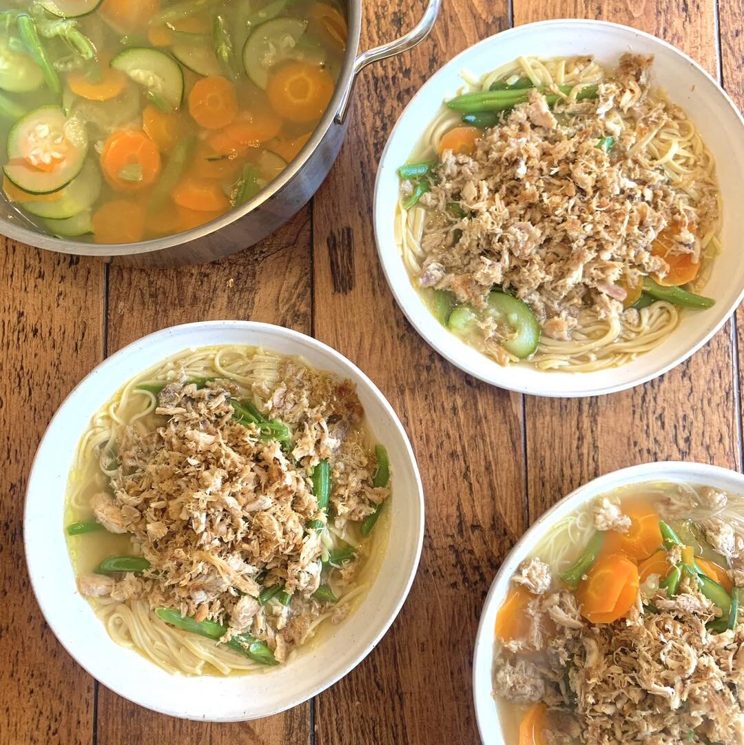 🍗 Chicken soup 🍜 

Monday nights dinner is often a chicken soup made with homemade chicken stock from a roast the night before (plus a few extra carcasses from the butcher). 

It&rsquo;s one of my favourite winter dishes. It&rsquo;s filled with glu